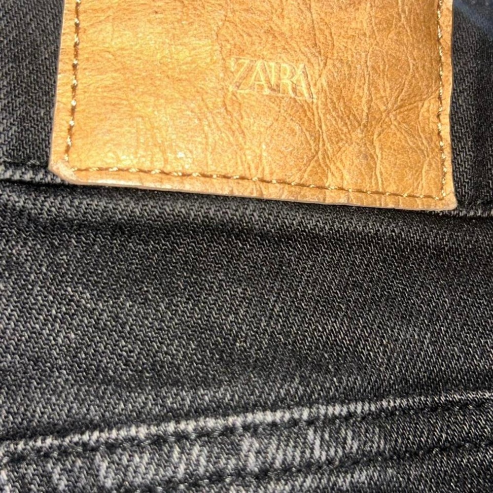 Zara Black High-Rise Split Hem‎ Straight Leg Jeans Size 6 - Picture 6 of 8